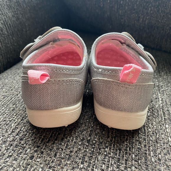 Carter’s Silver Sneakers Baby/Toddler Size 2.5 - Picture 4 of 6
